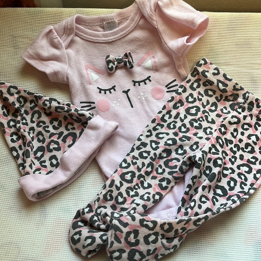 Outfit - Picture 3 of 3
